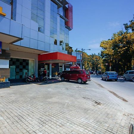 Hotel Celebes Makassar Bagian luar foto