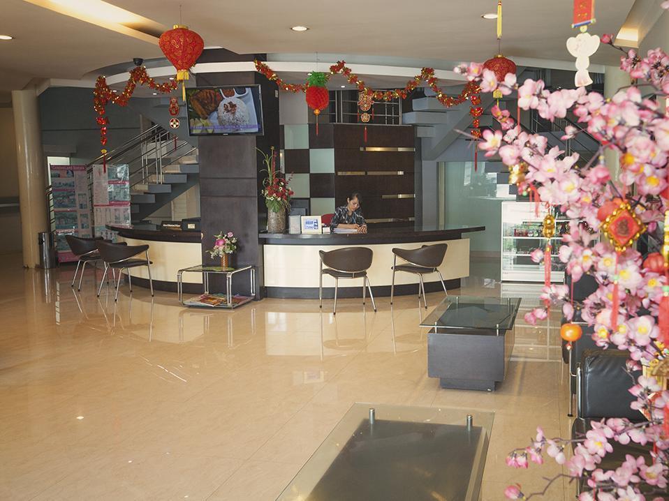 Hotel Celebes Makassar Bagian luar foto