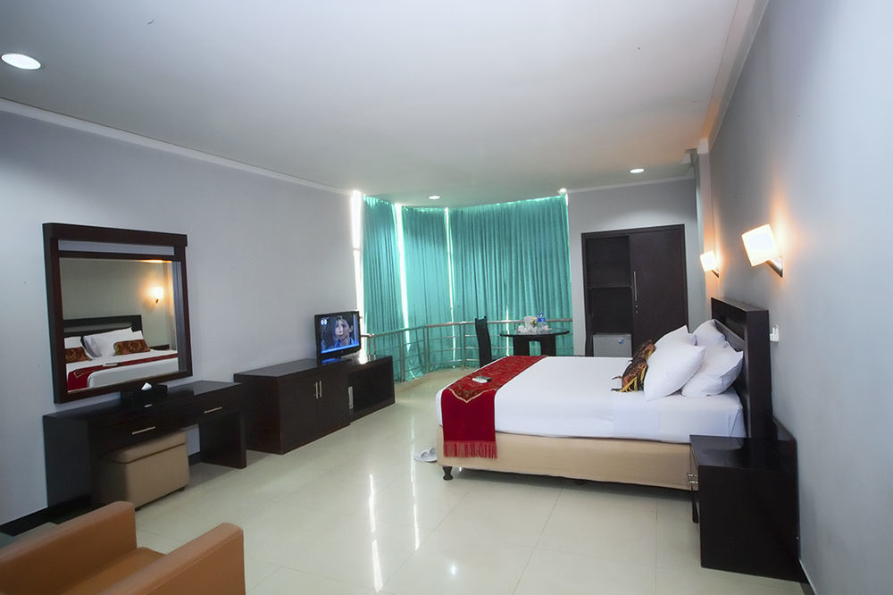 Hotel Celebes Makassar Bagian luar foto
