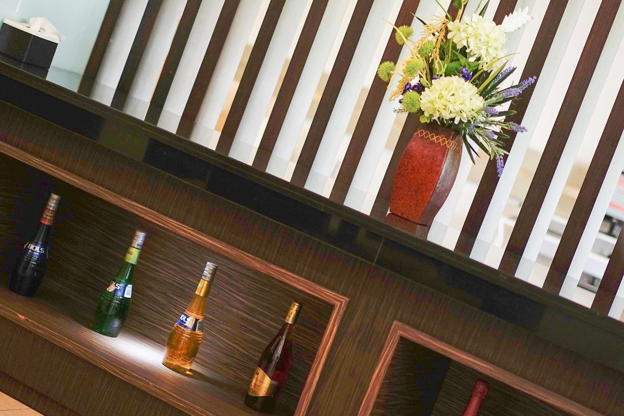 Hotel Celebes Makassar Bagian luar foto