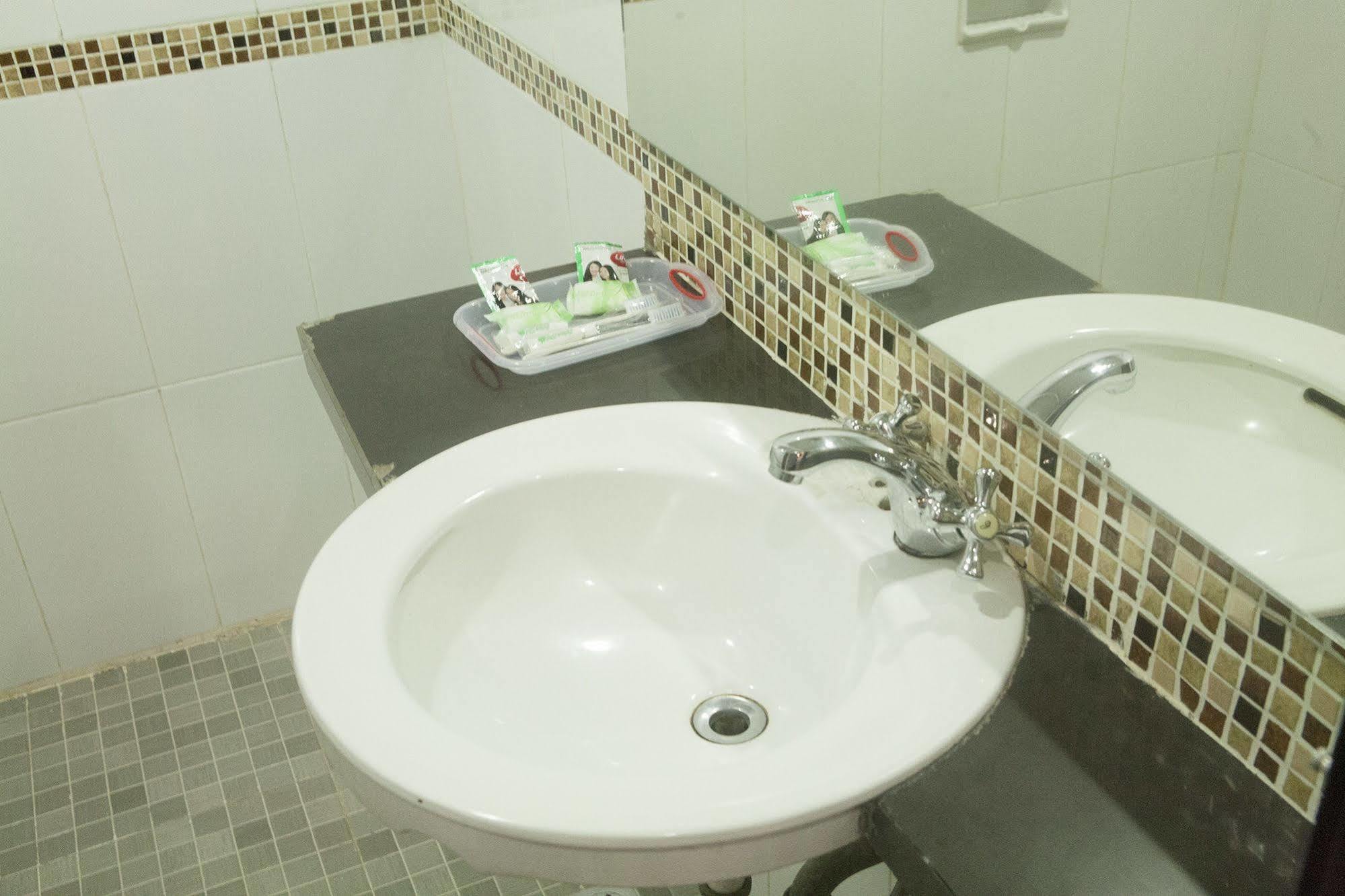 Hotel Celebes Makassar Bagian luar foto